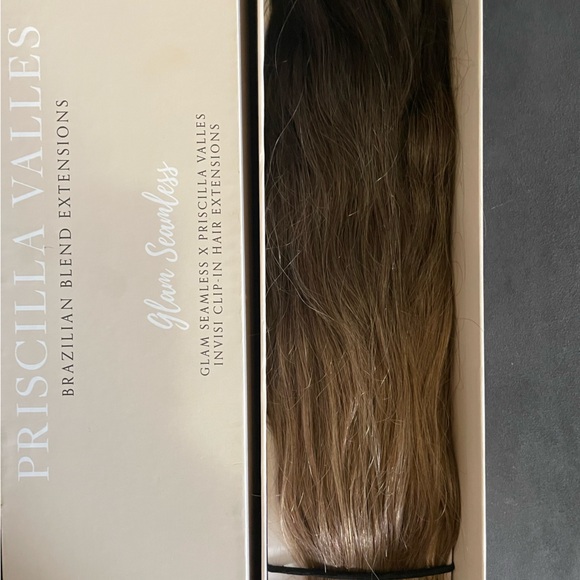 Glam Seamless x Priscilla Valles Luxe Clip in Extensions - Picture 3 of 5